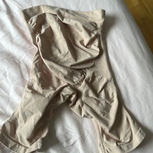 Skims maternity shapewear in S/M